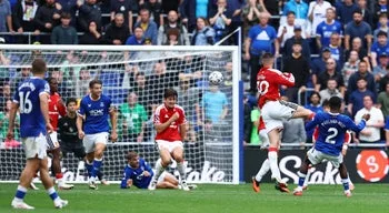 Everton e Manchester United empatam em jogo emocionante
