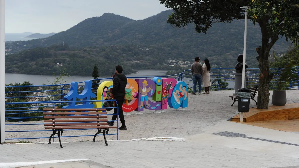 Os incontáveis espaços turísticos de Florianópolis e a ausência de um serviço essencial