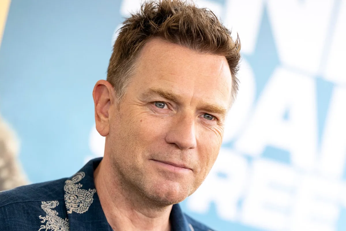 Ewan McGregor, 55 años: compró un icónico auto, se olvidó de que lo tenía y ahora lo vendió en una subasta