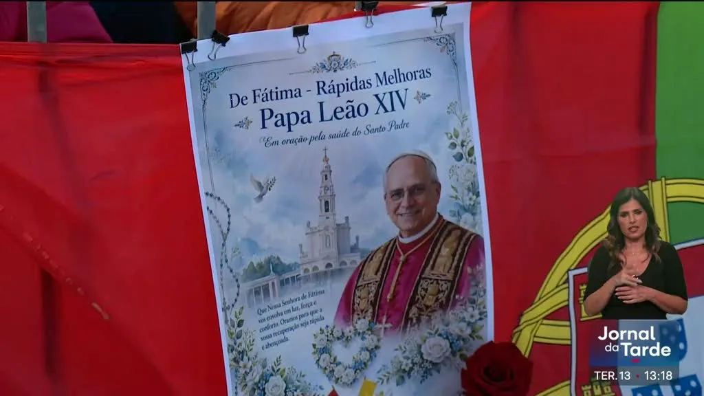 Peregrinos rezam pela saúde do Papa