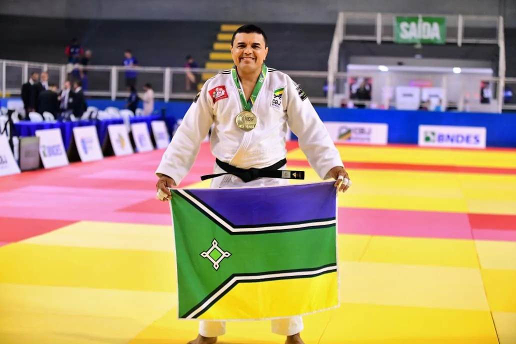 Alessandro Barros conquista o título brasileiro de Judô Veteranos em Vila Velha-ES