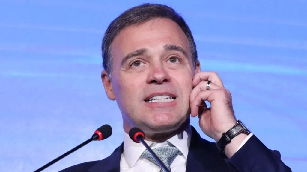 Flávio Bolsonaro defende encontro entre Mendonça e Vorcaro: “Profissional”