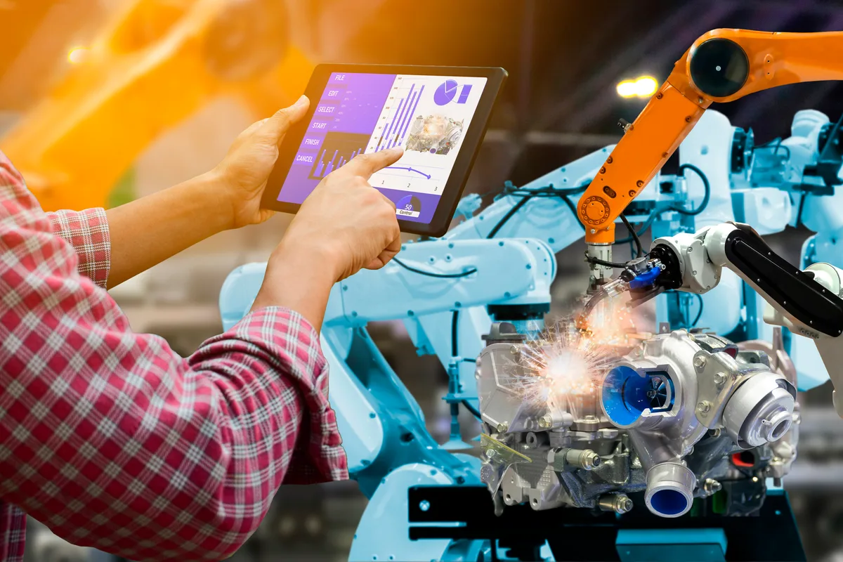 La producción industrial modera su avance en julio al 2,6%