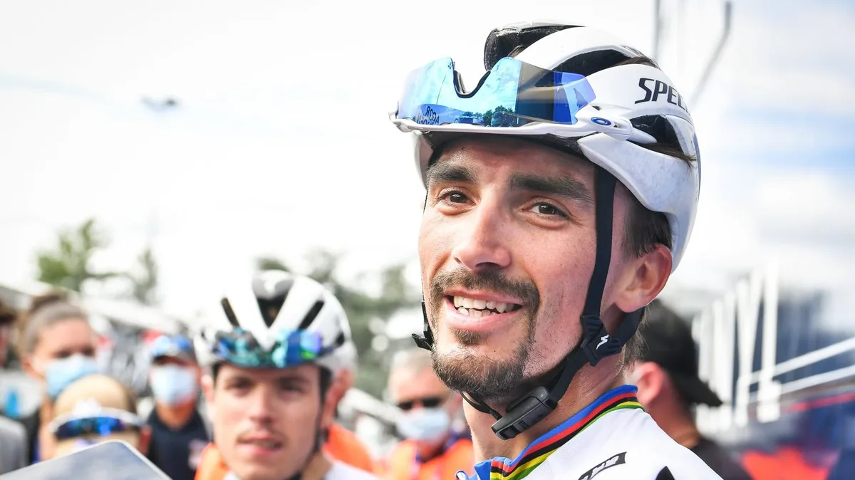 Julian Alaphilippe "avait une place tellement à part dans le cyclisme français", salue le président de la Fédération française de cyclisme après l'annonce de sa retraite