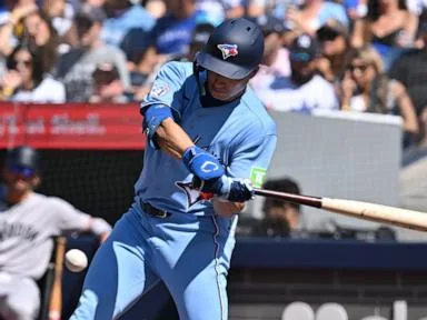 McAdoo’s clutch 7th-inning double helps lift Blue Jays past Yankees 4-1