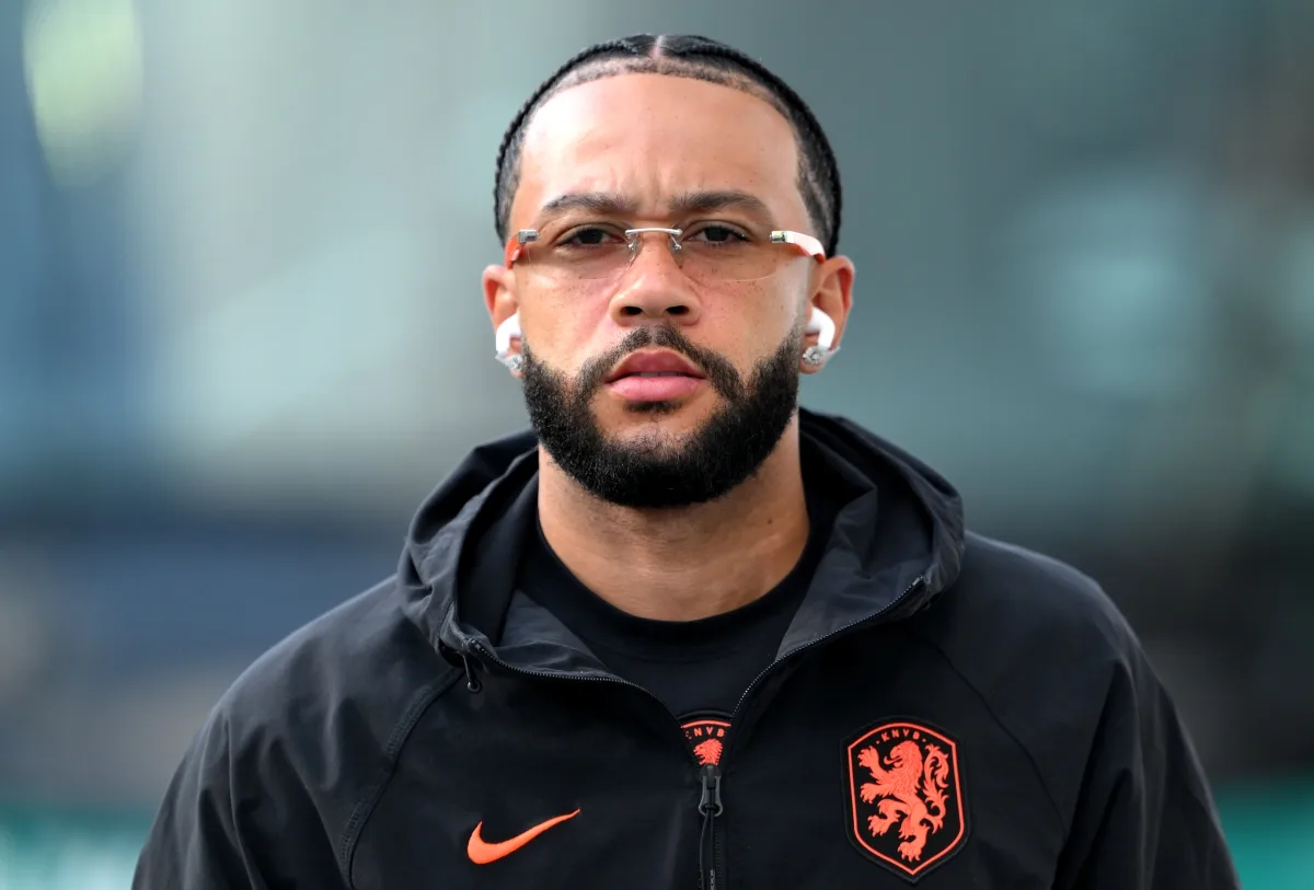 Corinthians anuncia que não vai renovar com Memphis Depay