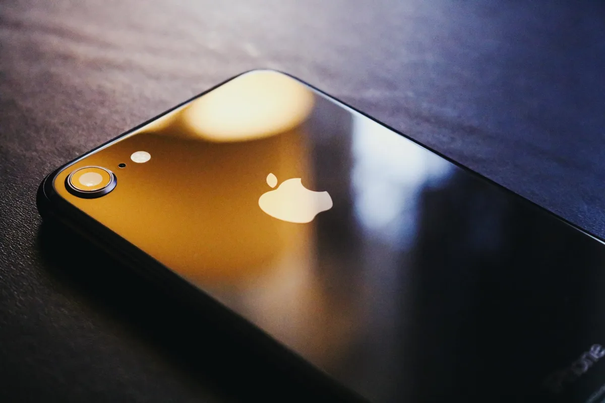 Apple envia alertas de spyware para utilizadores em 110 países. Pedidos de ajuda atingem números recorde