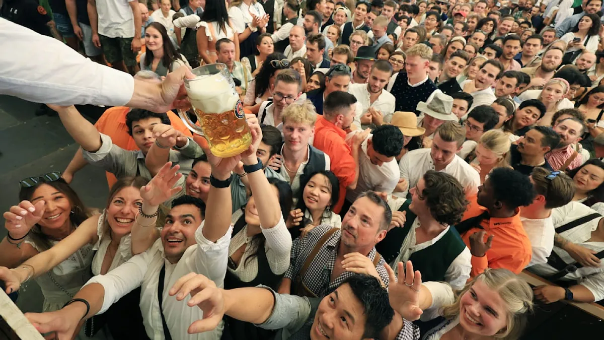Oktoberfest 2026 in München - Wo Sie ein Freibier ergattern können