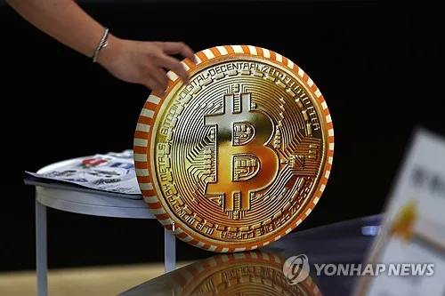 [특징주] 가상자산 관련주, 비트코인 7만달러선 돌파에 급등(종합)