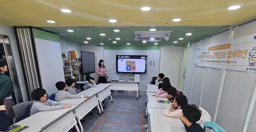 책 읽고 AI·로봇 실습…강남구 '미래역량 독서융합 교육'