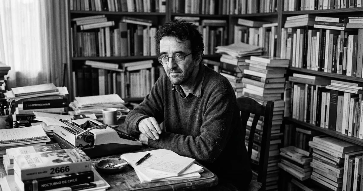 Roberto Bolaño, escritor chileno, explicó por qué leer es un placer pero escribir puede ser un tormento: "Lo normal es leer y lo placentero es leer, incluso lo elegante es leer; escribir es un ejercicio de masoquismo"