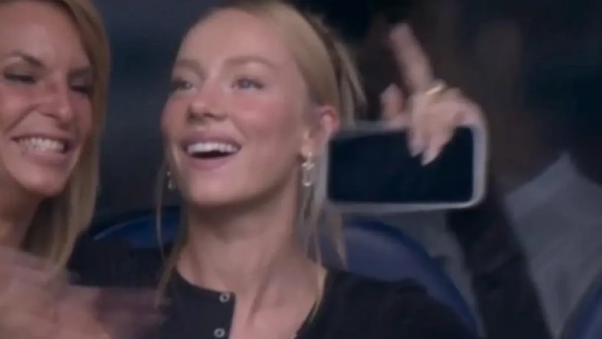 La comentada celebración de Ester Expósito del gol de Mbappé en la grada del Bernabéu