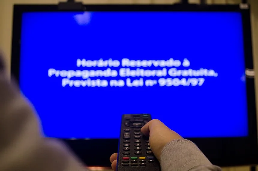 Justiça convoca partidos e emissoras do Acre para definir propaganda eleitoral no rádio e na TV