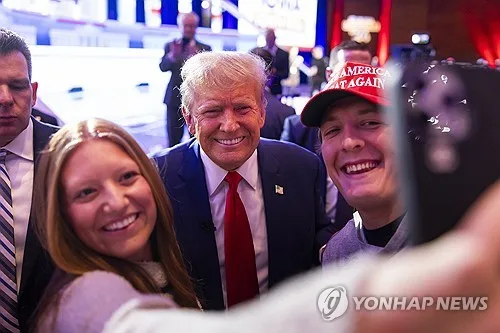 트럼프와 사진 한 장에 1억2천만 원…공화당, 선거 모금 박차