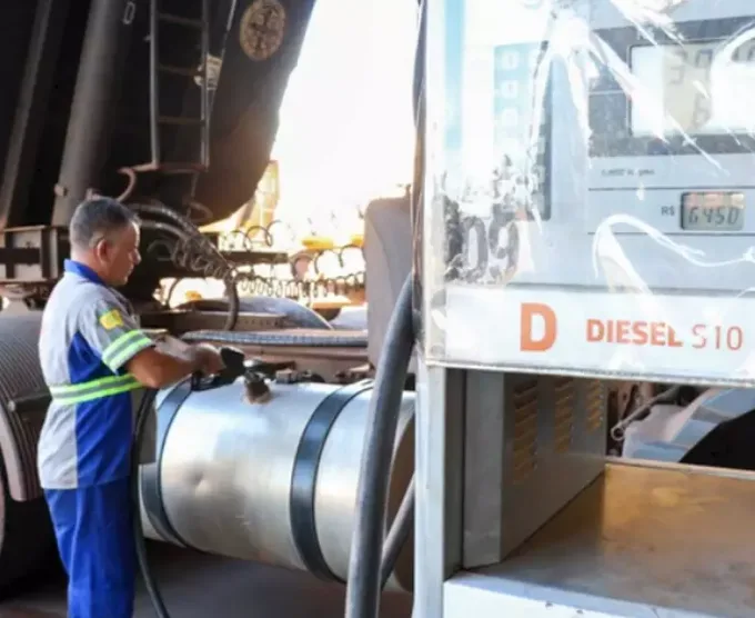 Regulamentado, novo subsídio eleva benefício do diesel para R$ 2,12 por litro