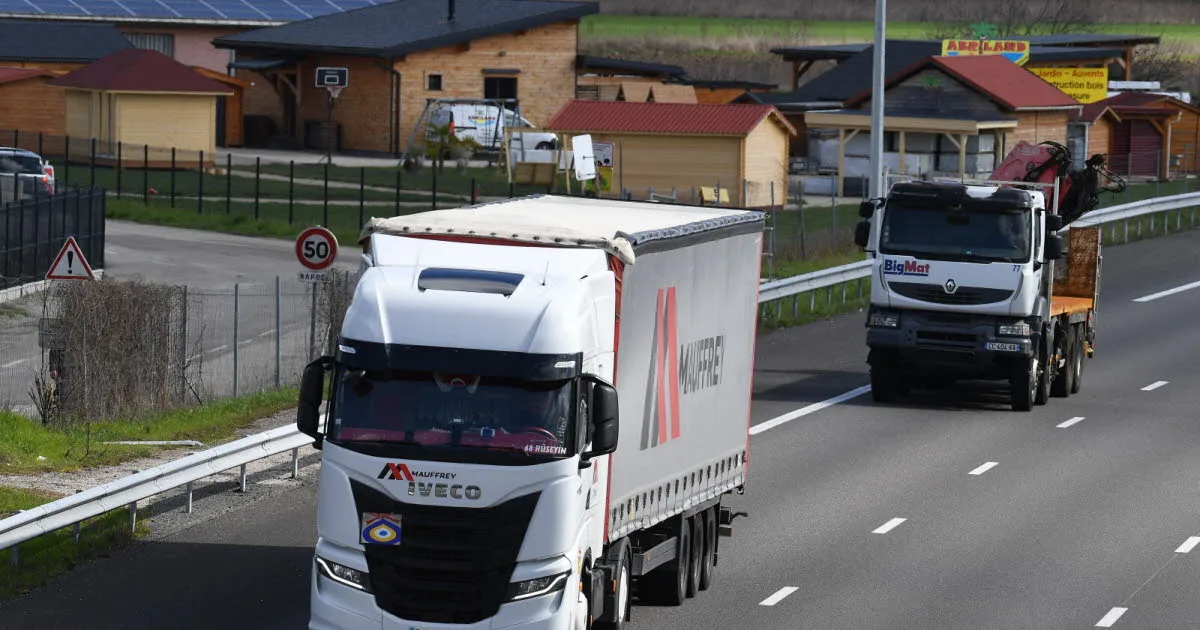 Eure. Il regardait une série Netflix au volant de son camion : un routier condamné après la mort d'un gendarme