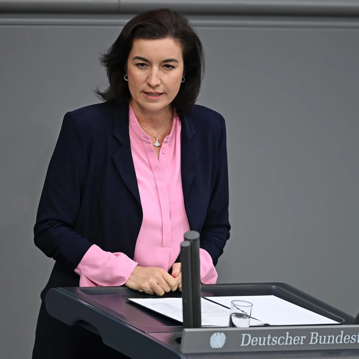 Mögliche AfD-Regierung - Ministerin Bär warnt vor Schaden für Top-Einrichtungen