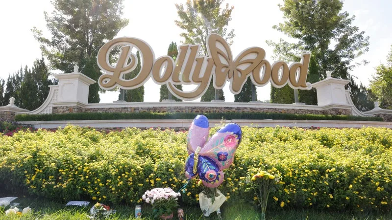 "Une telle bénédiction": à Dollywood, les fans louent l'impact de Dolly Parton sur les Appalaches