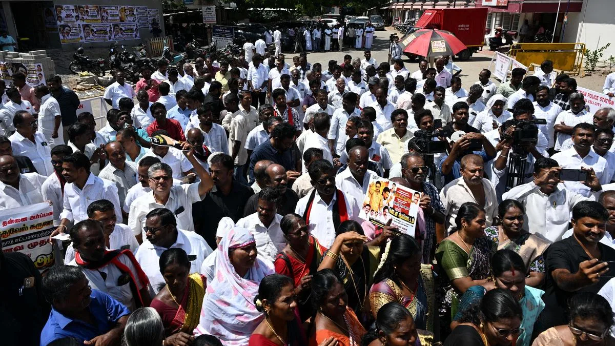 DMK stages protest in southern districts over Chief Minister’s remarks