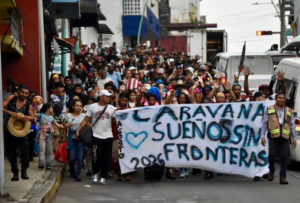 Migrantes venezolanos salen en caravana desde el sur de México hacia la capital