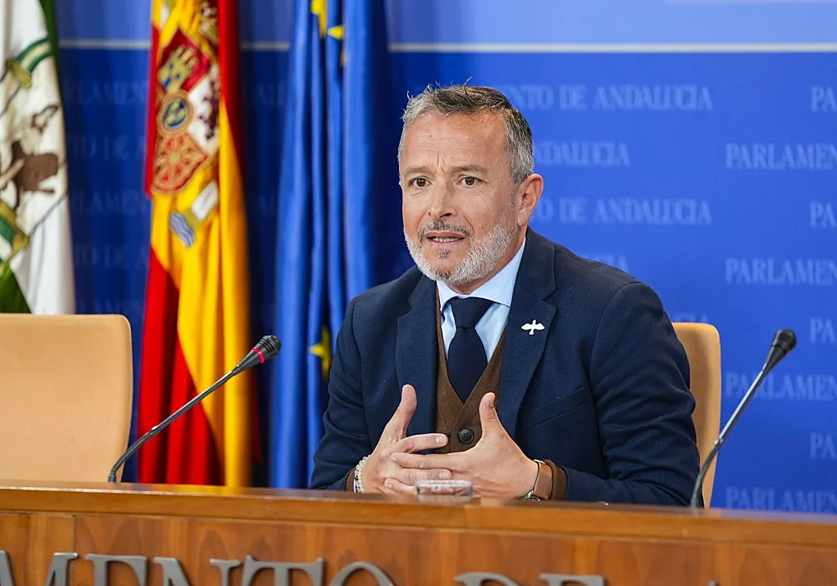 María Jesús Montero degrada en el Parlamento a la mano derecha de Javier Fernández