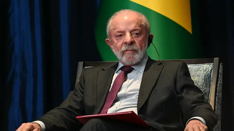 "Je vais le garder dans un coffret (...) il sent si bon": le pétrole détecté au large de l'Amazonie, un "passeport pour l'avenir" selon le président brésilien Lula