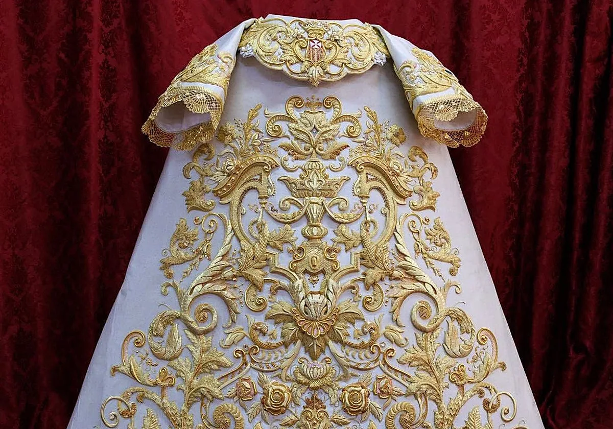 La saya del cincuentenario, una rica ofrenda en oro y sedas para la Virgen de la Merced de Córdoba