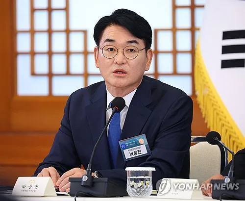 박용진, '왕정비판' 유시민에 "한번도 먹고사는 문제 비판안해"