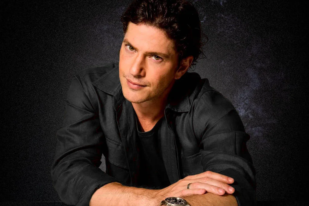 Caio Paduan vai viver Poseidon em musical de Percy Jackson em SP