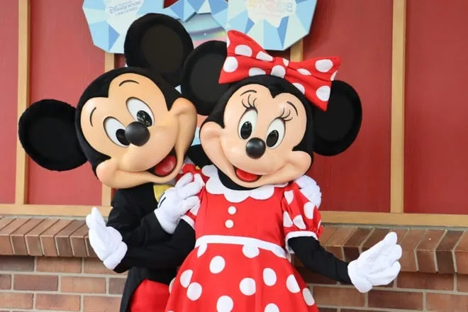 Sob ataques de Trump, Disney vai à Justiça por licenças da ABC