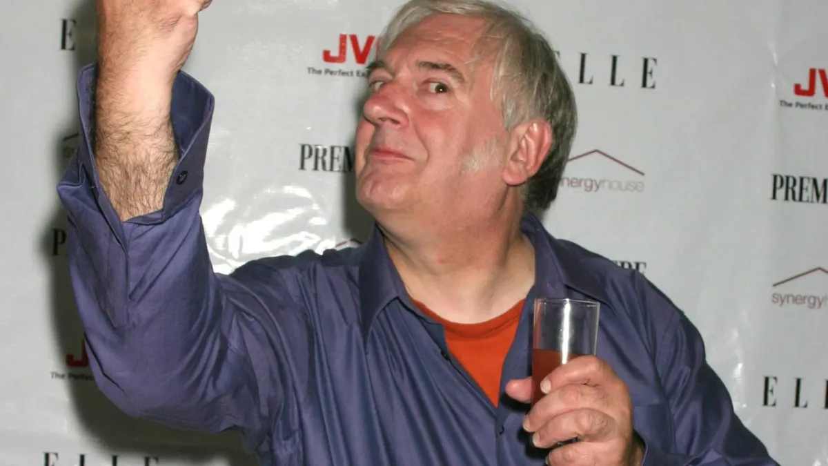 Muere el humorista belga Noël Godin, famoso por lanzar tartas contra Bill Gates, Maurice Bejart y Marguerite Duras