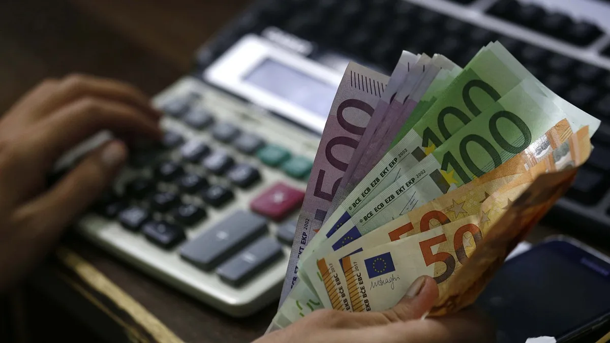 Quem ganha 1.500 euros vai poupar 84 euros em novembro com baixa de IRS. Veja as simulações