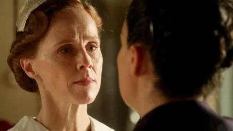 'La promesa' recupera su emisión habitual en TVE con una traición y un sorprendente beso: avance semanal