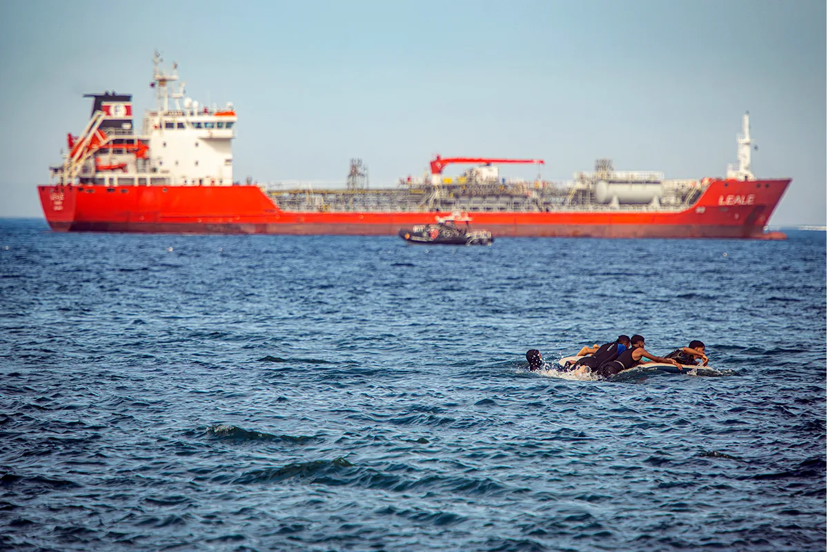 La fuga suicida rumbo a la Península, en colchoneta, de los desesperados de Ceuta