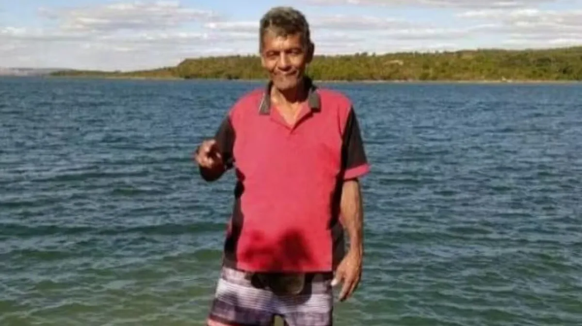 Un hombre murió tras haber sido picado por hormigas de fuego mientras pescaba en un río