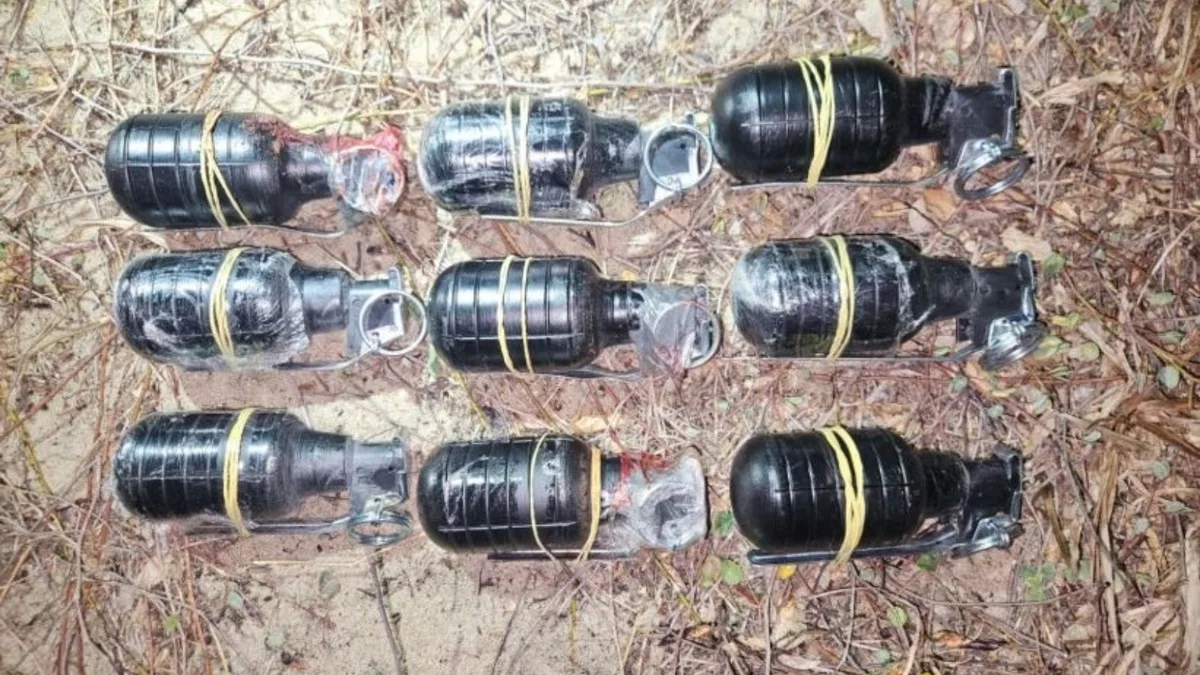 Granadas, armas, munições e drogas são apreendidas pela polícia em baile funk em Fortaleza