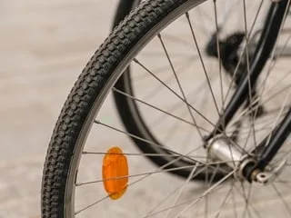 Automobiliste interpellé, enquête ouverte… Ce que l’on sait de l’agression au couteau d’un cycliste à Paris