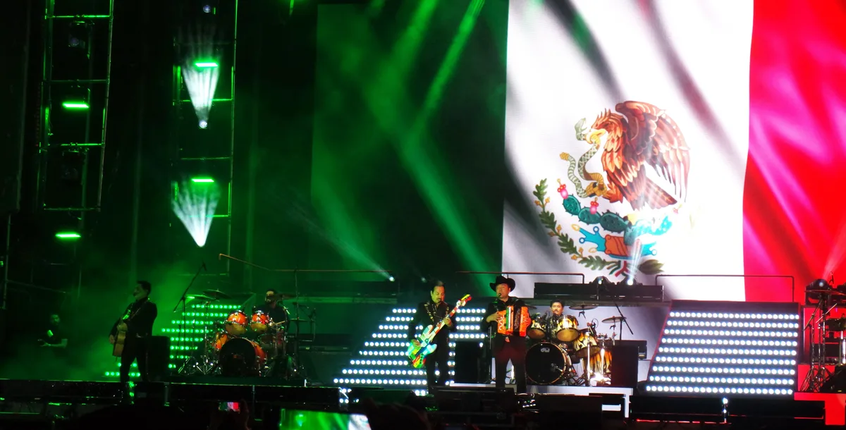 Los Tigres del Norte hacen retumbar la Venustiano Carranza con histórico concierto de 4 horas