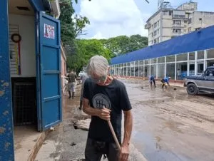 «En Los Chaguaramos hemos sufrido dos terremotos y dos inundaciones en solo dos meses»