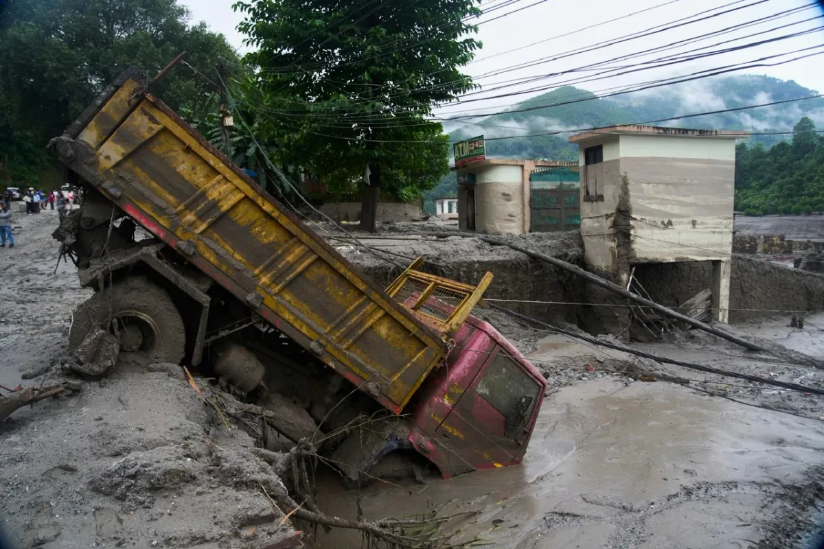 Reportan más de 390 muertos y 1.400 desaparecidos por inundaciones en Nepal y Tíbet