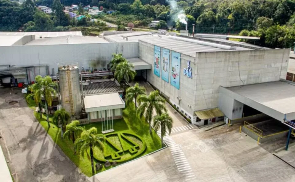 Famosa fábrica de leite fecha após dívida de R$ 200 milhões no Brasil