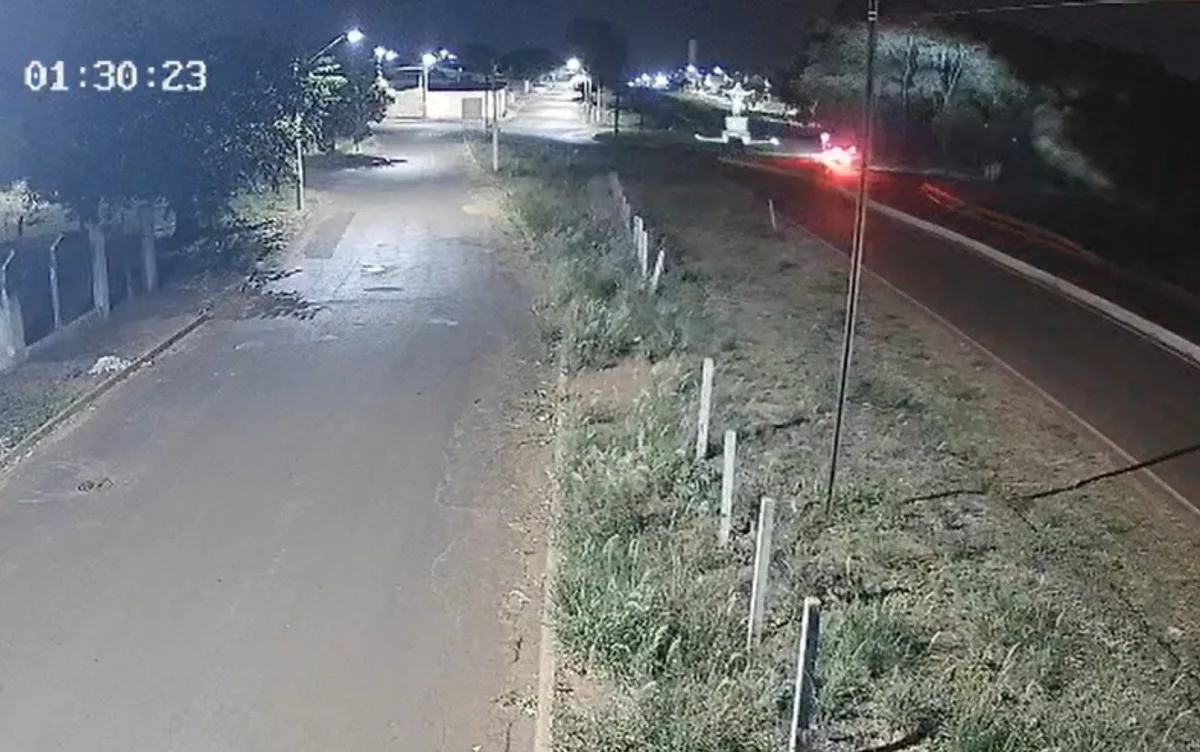 Homem morre depois de carro capotar em rodovia de Sales Oliveira, SP