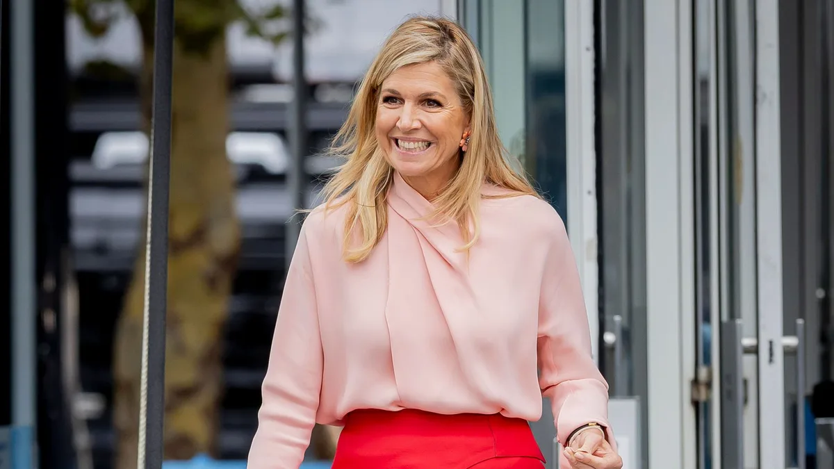 Máxima de Holanda combina un look rosa y rojo en Nueva York: “Dos tonos tan distintos como complementarios”