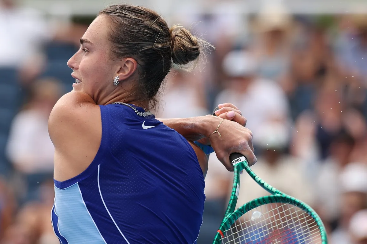 Sabalenka dispara 13 aces e supera estreia dura, Keys também avança