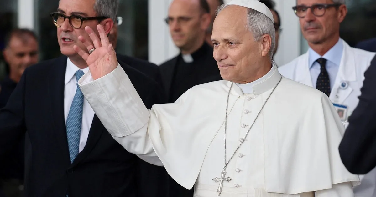 El papa León XIV será dado hoy de alta y regresará al Vaticano cuatro días después de ser operado por un cáncer de pulmón