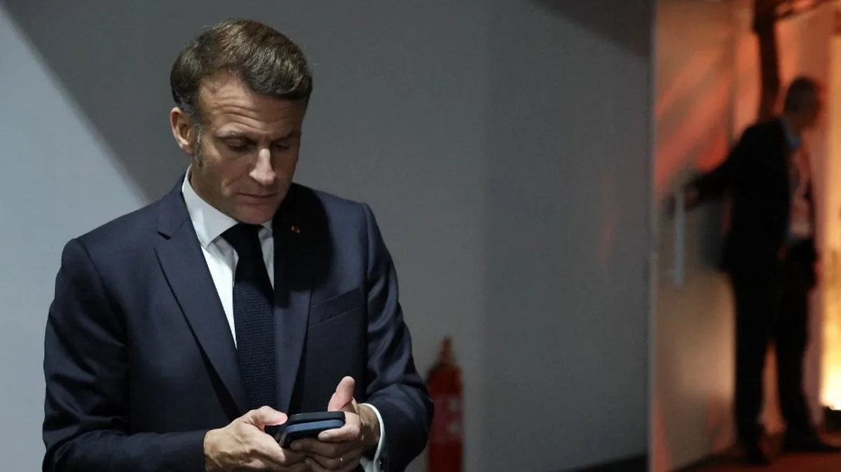 Le gouvernement soumet une nouvelle version de l'interdiction des réseaux sociaux aux moins de 15 ans à la Commission européenne, après la censure d'un précédent texte par le Conseil constitutionnel