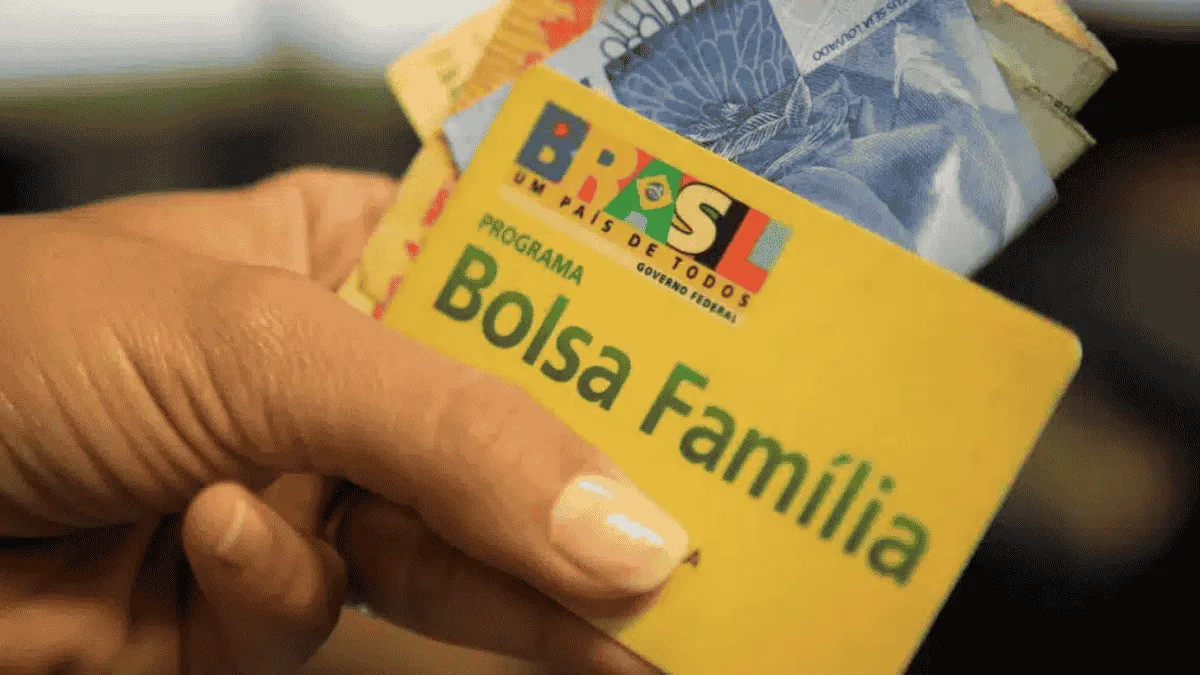 XP rebaixa varejista e reduz estimativas de lucro em até 30% por alta exposição ao Bolsa Família