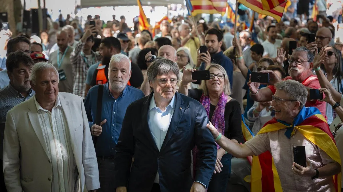 Puigdemont cita a su círculo de confianza para preparar el curso de su retorno