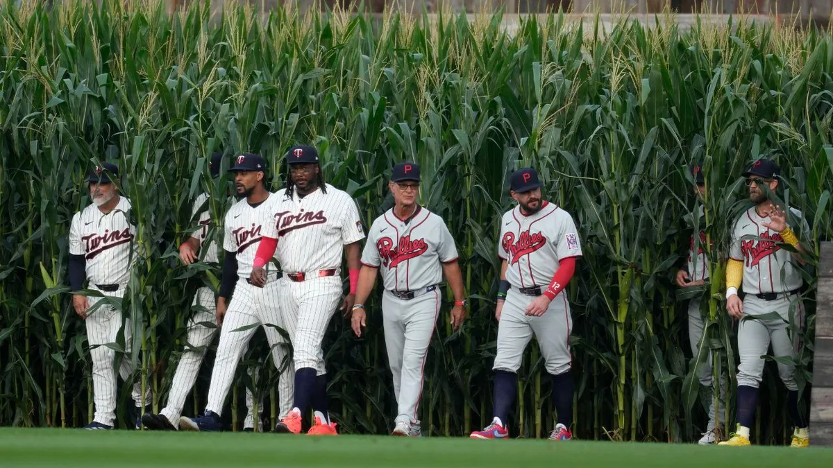 Sights and sounds from MLB’s return to Field of Dreams