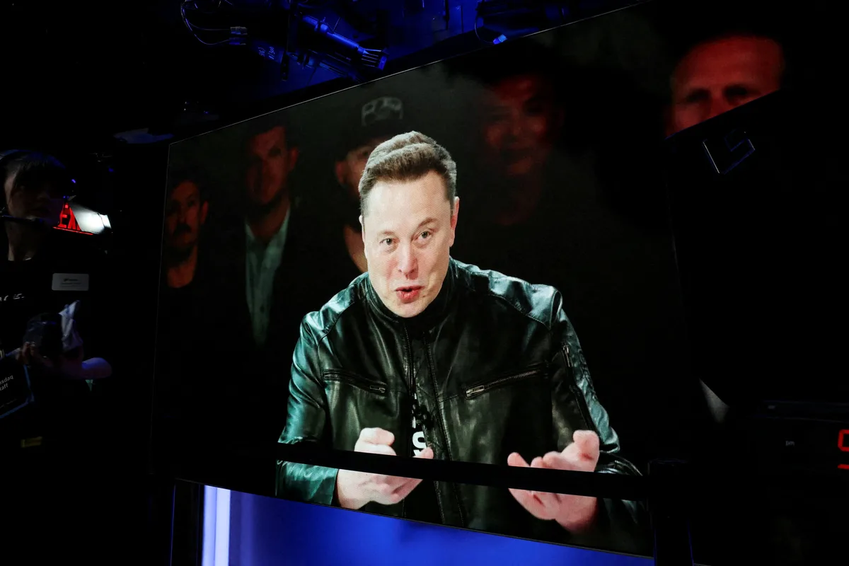 Elon Musk promete que sus robots Optimus y la IA Grok serán los nuevos “médicos” para humanos